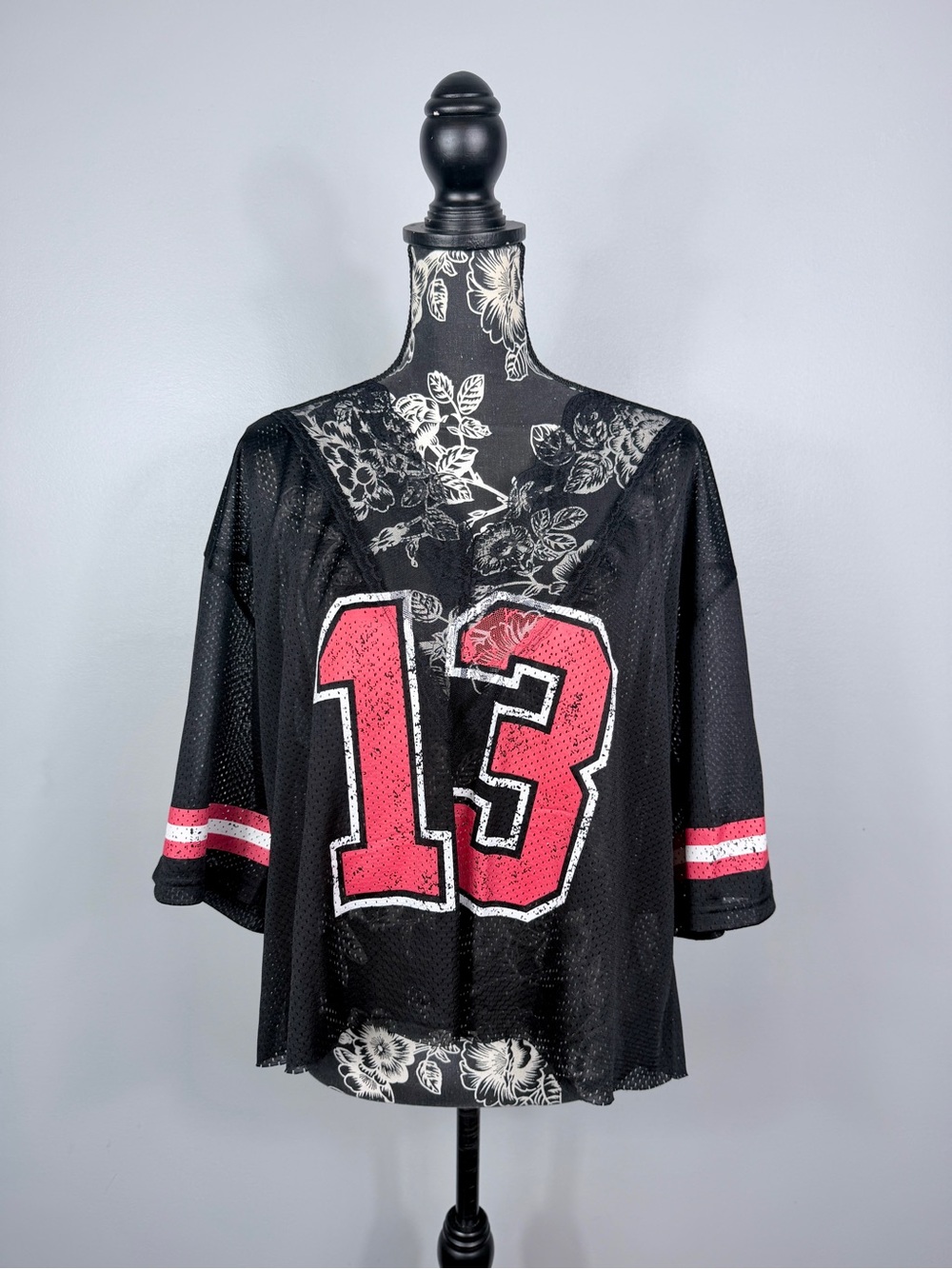 Dirtee Laundry black/red perfectly distressed cropped lace jersey size large